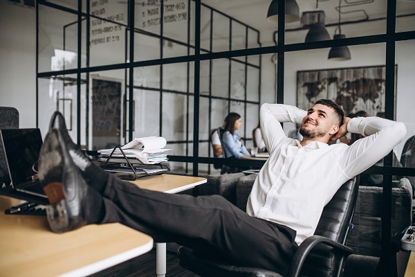 L'ergonomia nei luoghi di lavoro garantisce benessere a chi lavora in ufficio.